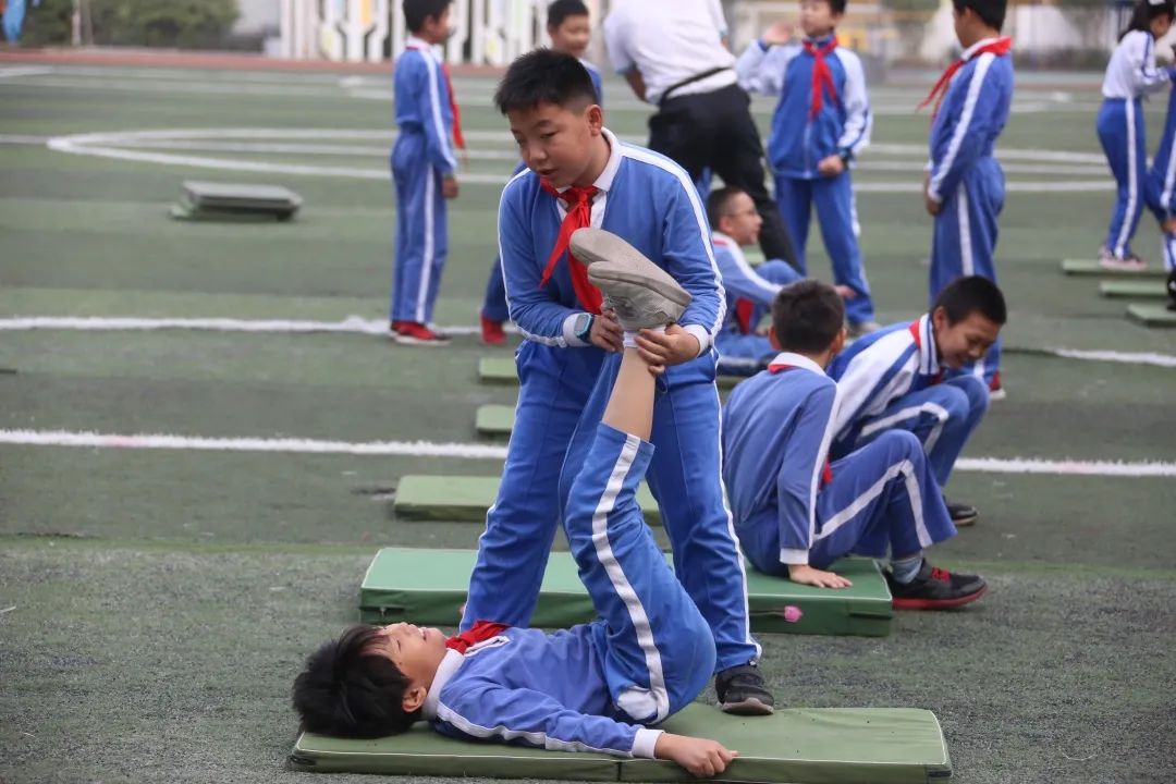 创意课间操贪吃蛇_学生体操贪吃蛇教案_体育课贪吃蛇教案