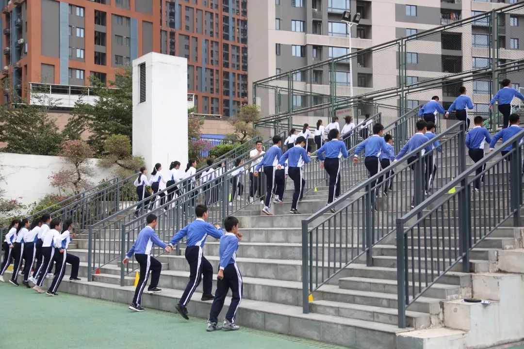 创意课间操贪吃蛇_体育课贪吃蛇教案_学生体操贪吃蛇教案