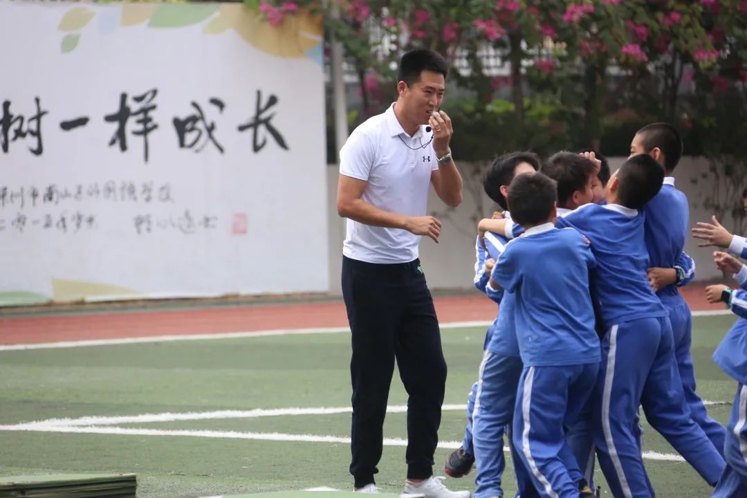 学生体操贪吃蛇教案_体育课贪吃蛇教案_创意课间操贪吃蛇