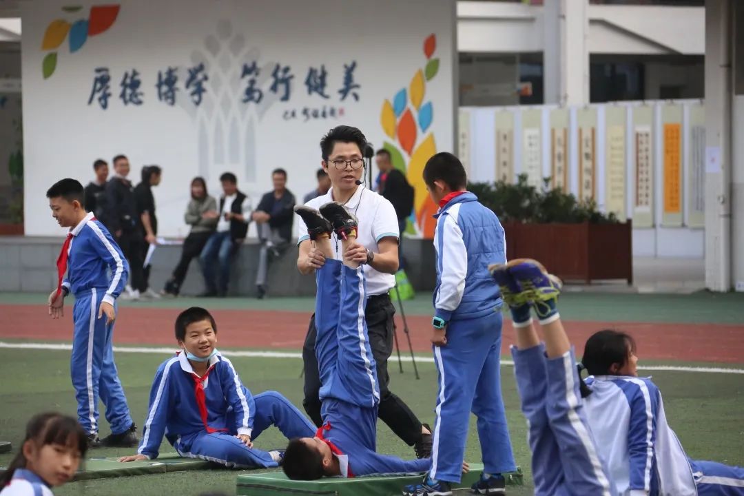 创意课间操贪吃蛇_体育课贪吃蛇教案_学生体操贪吃蛇教案