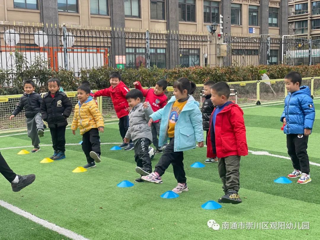 关于足球的互动游戏_足球互动类游戏规则_足球互动小游戏