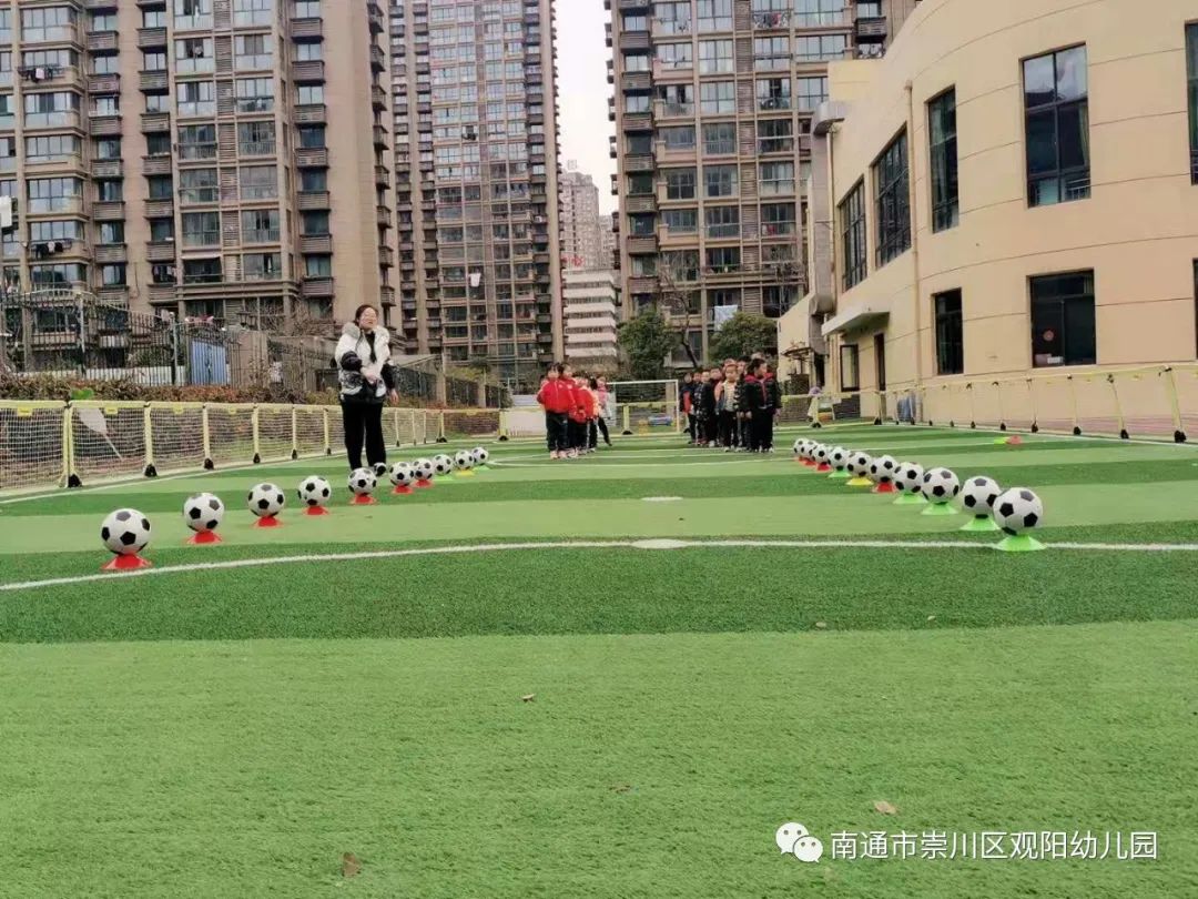 足球互动小游戏_足球互动类游戏规则_关于足球的互动游戏