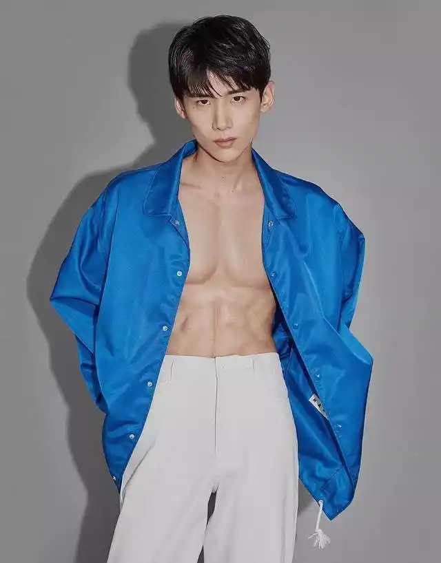 健身特别厉害的一个男明星_盘点那些健身明星_男明星为戏健身