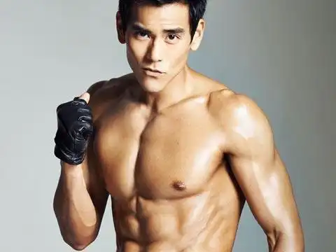 男明星为戏健身_健身特别厉害的一个男明星_盘点那些健身明星