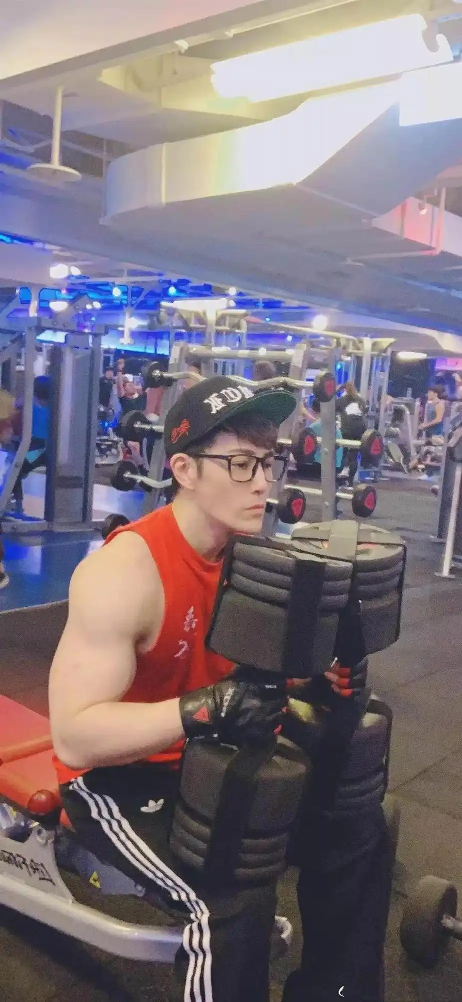 男明星健身_男明星为戏健身_健身特别厉害的一个男明星