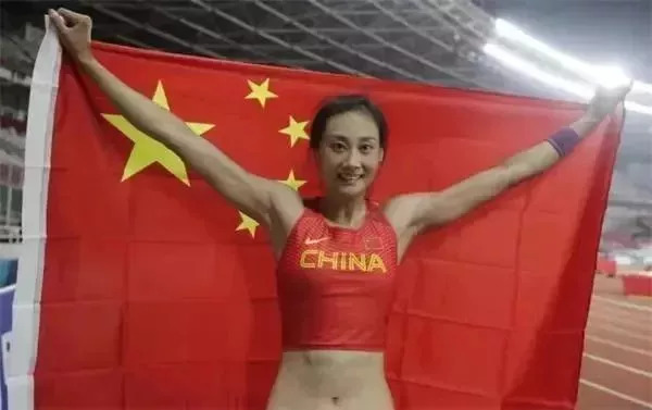 濮阳姑娘李玲获女子撑竿跳冠军 破亚运会纪