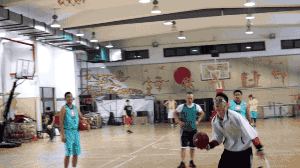 篮球比赛对抗规则_篮球敌赛规则有哪些_以一敌百篮球赛规则