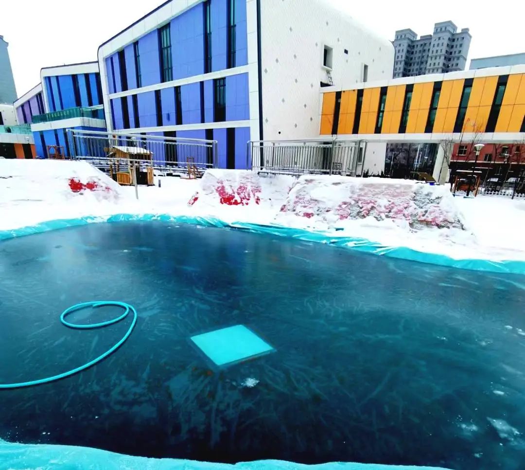 幼儿园足球场规则_小学雪地足球教案_幼儿园雪地足球比赛规则