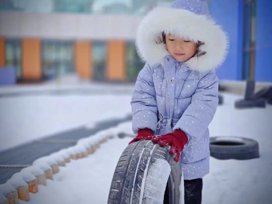 幼儿园雪地足球比赛规则_小学雪地足球教案_幼儿园足球场规则