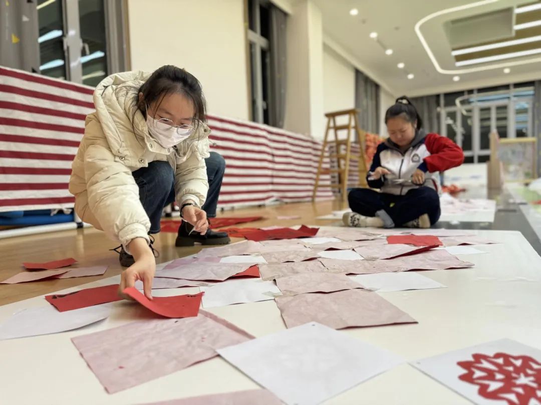 幼儿园雪地足球比赛规则_小学雪地足球教案_幼儿园足球场规则