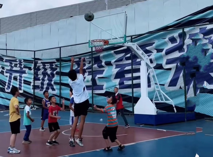 2013贵州省高中篮球冠军_贵州高中篮球队排名_贵州省高中篮球联赛