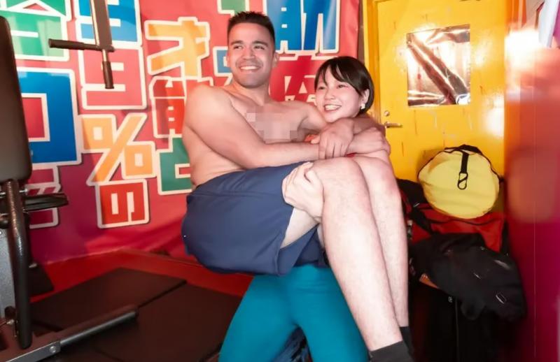 健身房男女比例是多少_健身房男女练_健身男托女