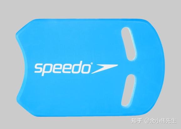 游泳腿怎么正确打水_游泳打腿小技巧有哪些_游泳怎样打腿