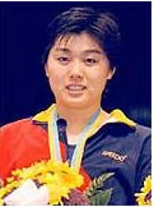 游泳女子冠军伏明霞简介_游泳女子冠军是谁_游泳女子10公里冠军